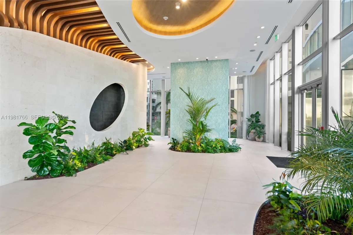 700 NE 24th ST # 2402, Miami FL 33137