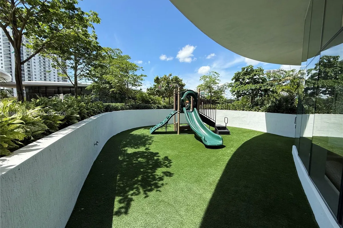 700 NE 24th ST # 2402, Miami FL 33137