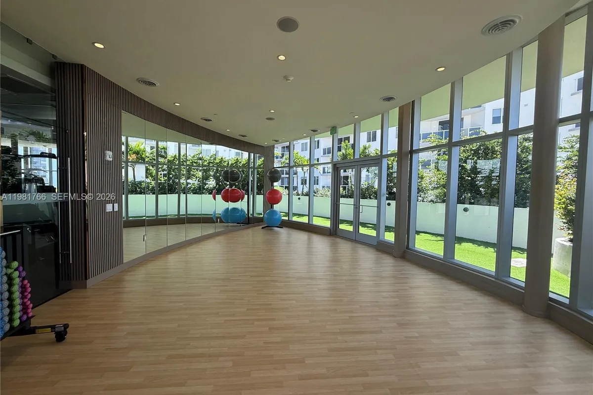 700 NE 24th ST # 2402, Miami FL 33137