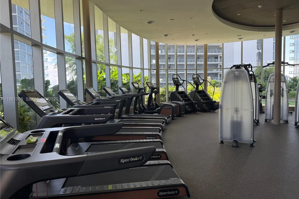 700 NE 24th ST # 2402, Miami FL 33137