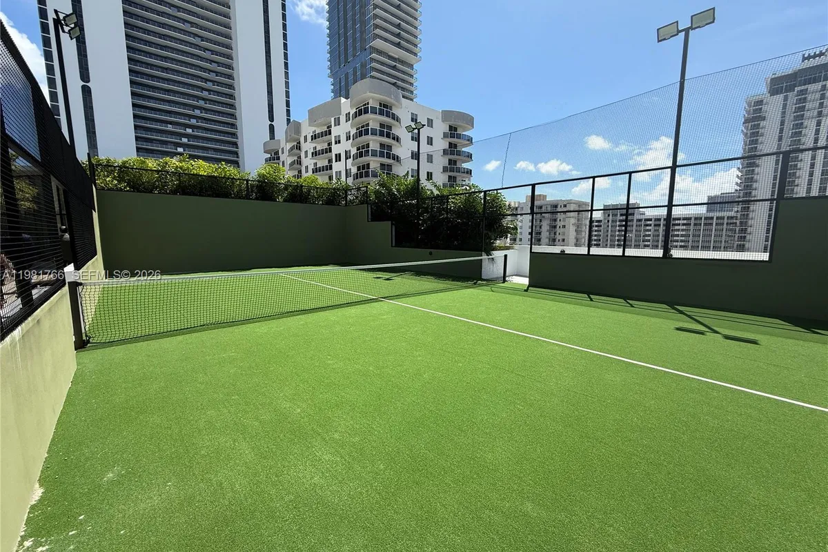 700 NE 24th ST # 2402, Miami FL 33137