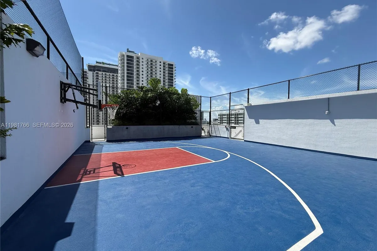 700 NE 24th ST # 2402, Miami FL 33137