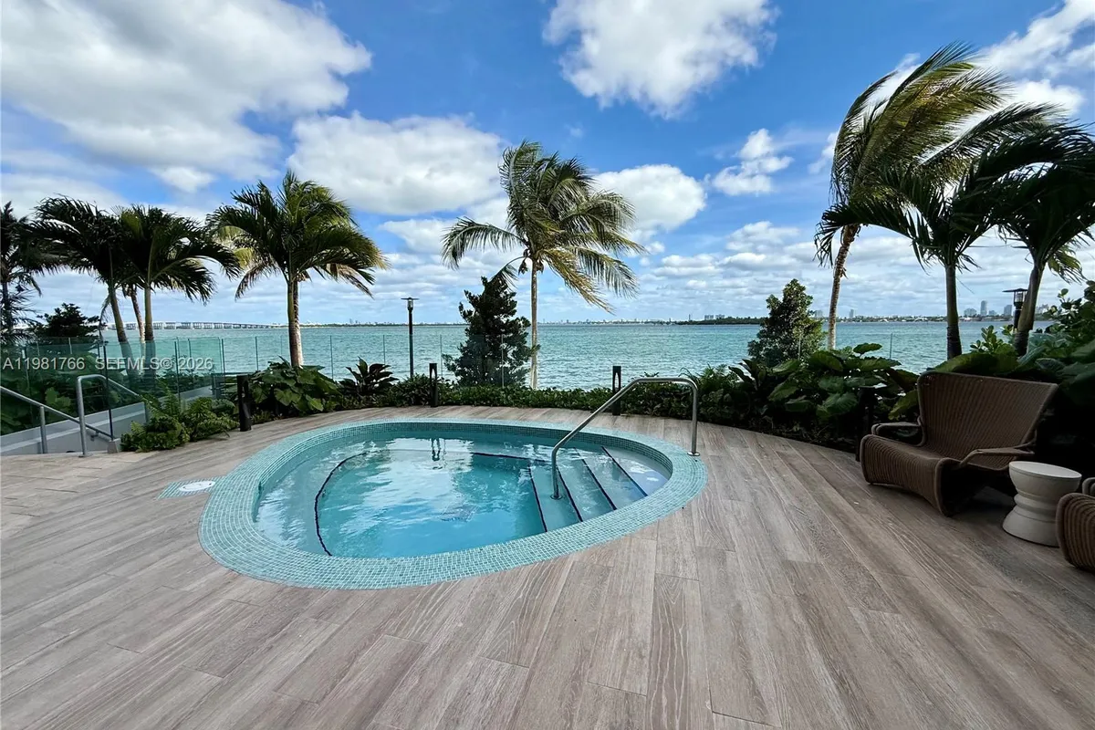 700 NE 24th ST # 2402, Miami FL 33137