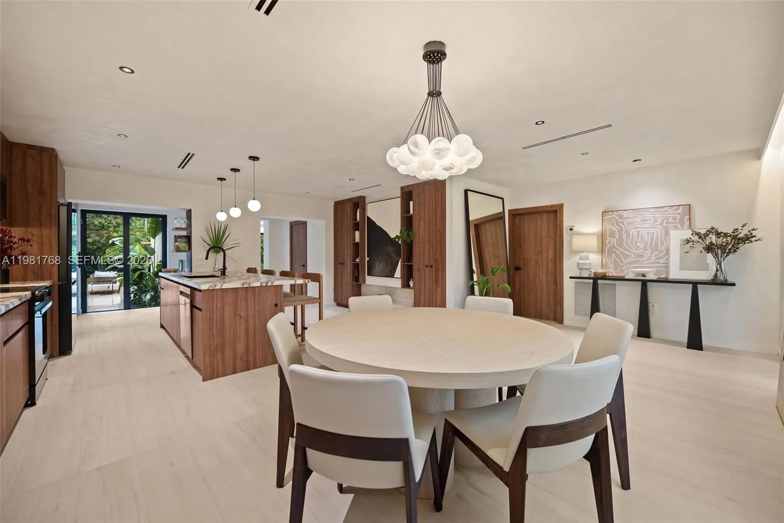 871 NE 128th St, North Miami FL 33161