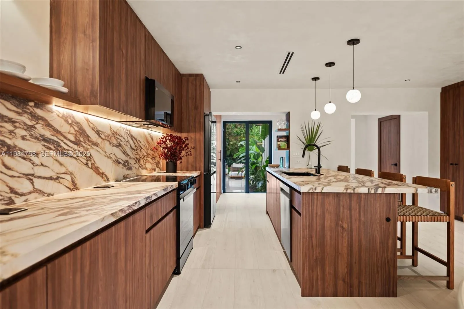 871 NE 128th St, North Miami FL 33161