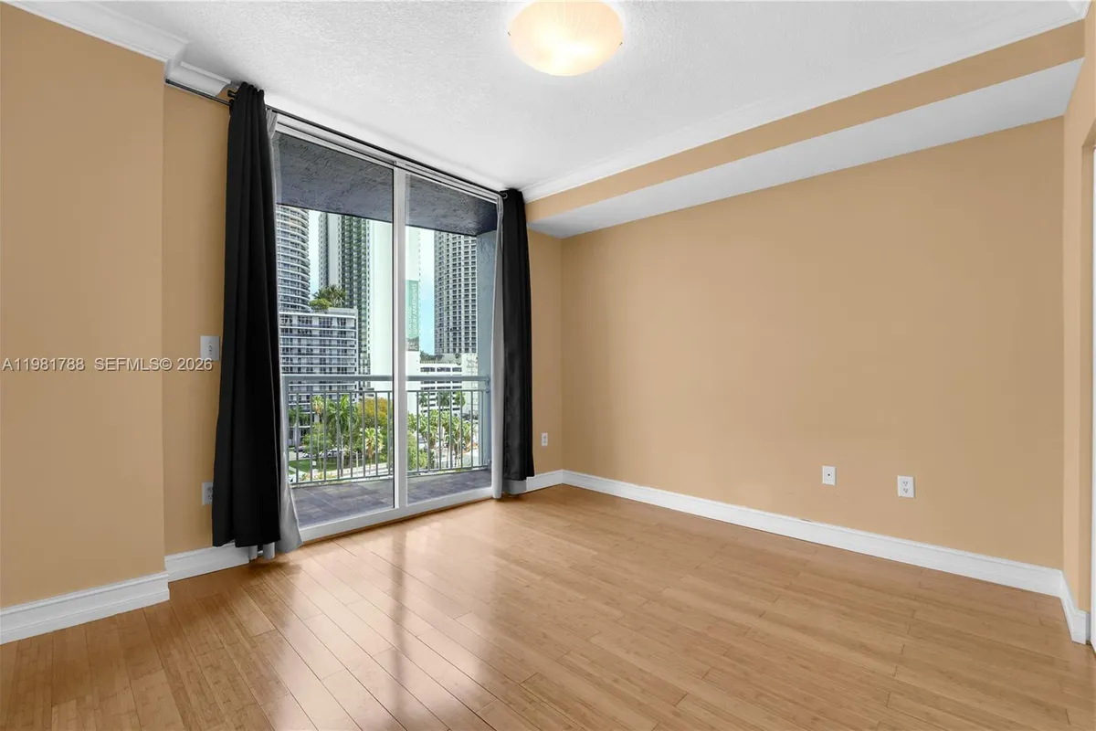 275 NE 18th St # 808, Miami FL 33132