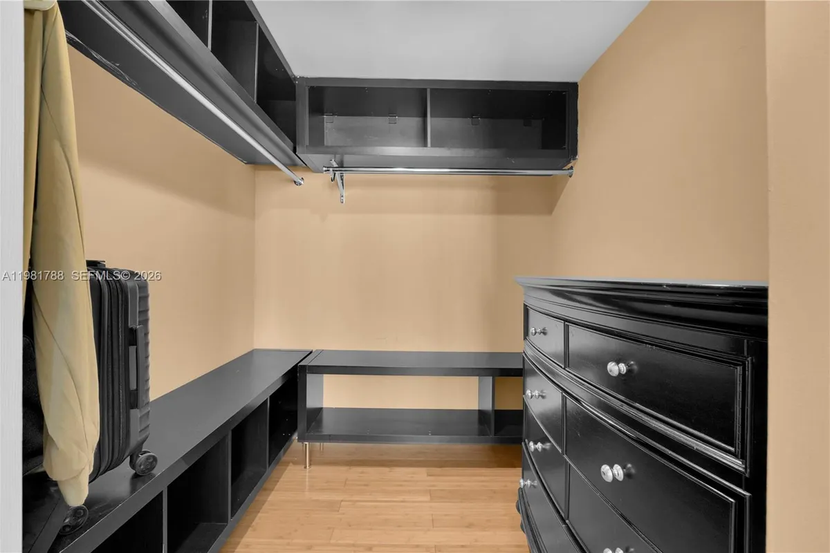 275 NE 18th St # 808, Miami FL 33132