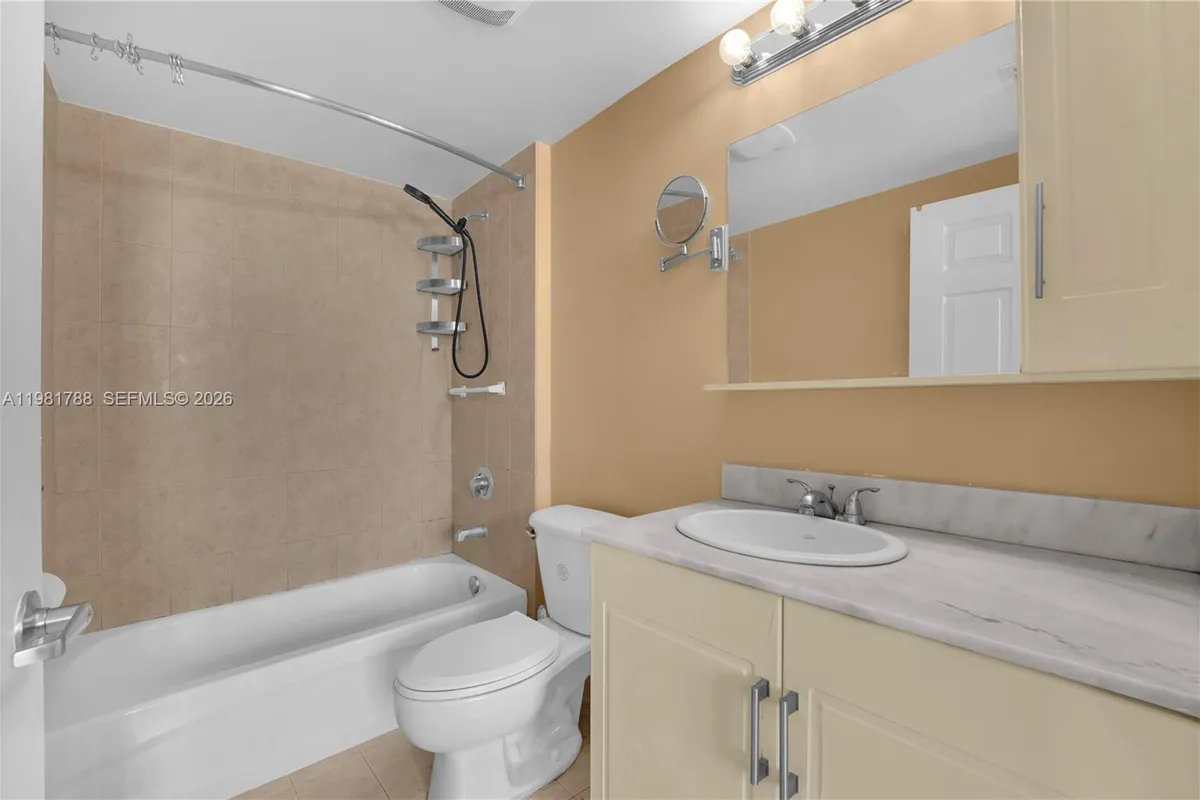 275 NE 18th St # 808, Miami FL 33132