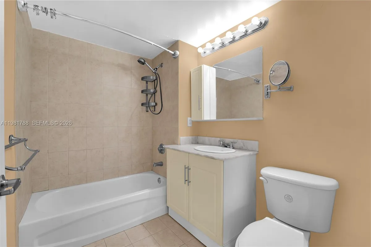 275 NE 18th St # 808, Miami FL 33132