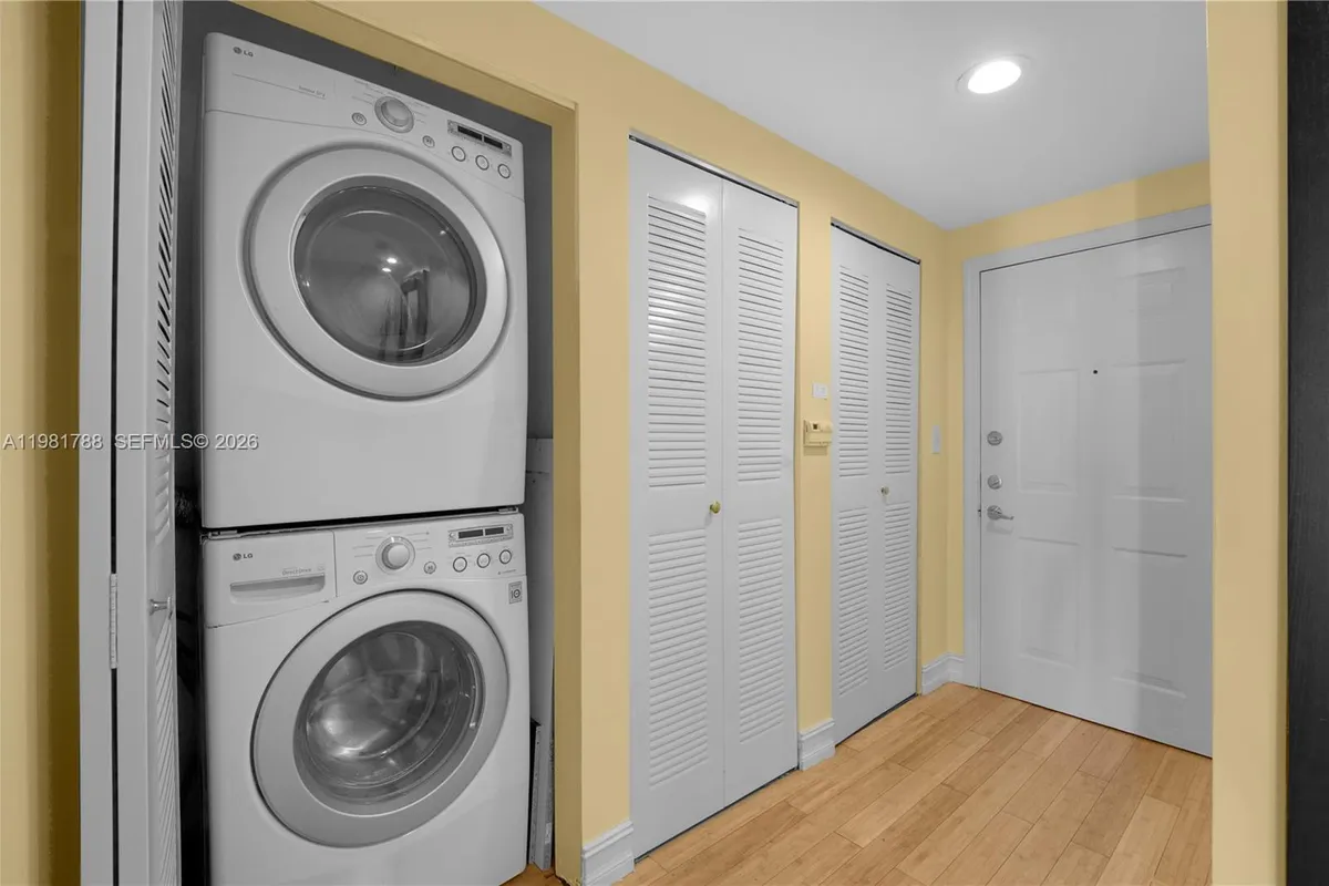 275 NE 18th St # 808, Miami FL 33132