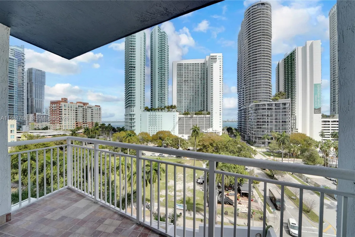 275 NE 18th St # 808, Miami FL 33132