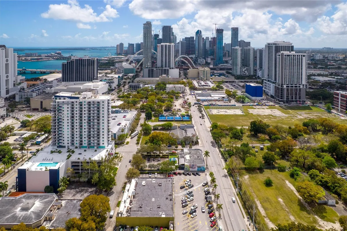 275 NE 18th St # 808, Miami FL 33132