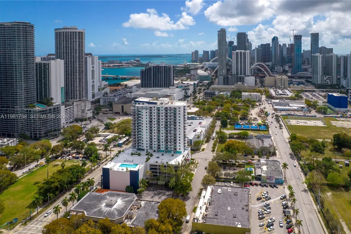 275 NE 18th St # 808, Miami FL 33132