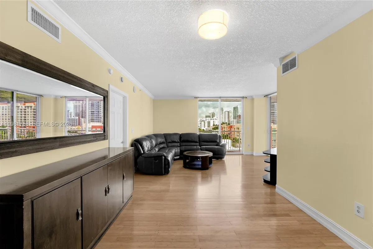 275 NE 18th St # 808, Miami FL 33132