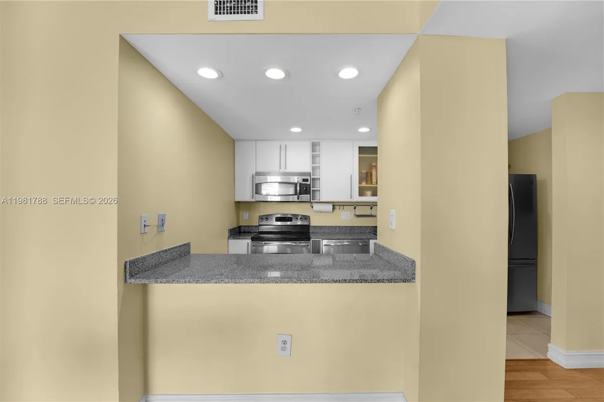 275 NE 18th St # 808, Miami FL 33132