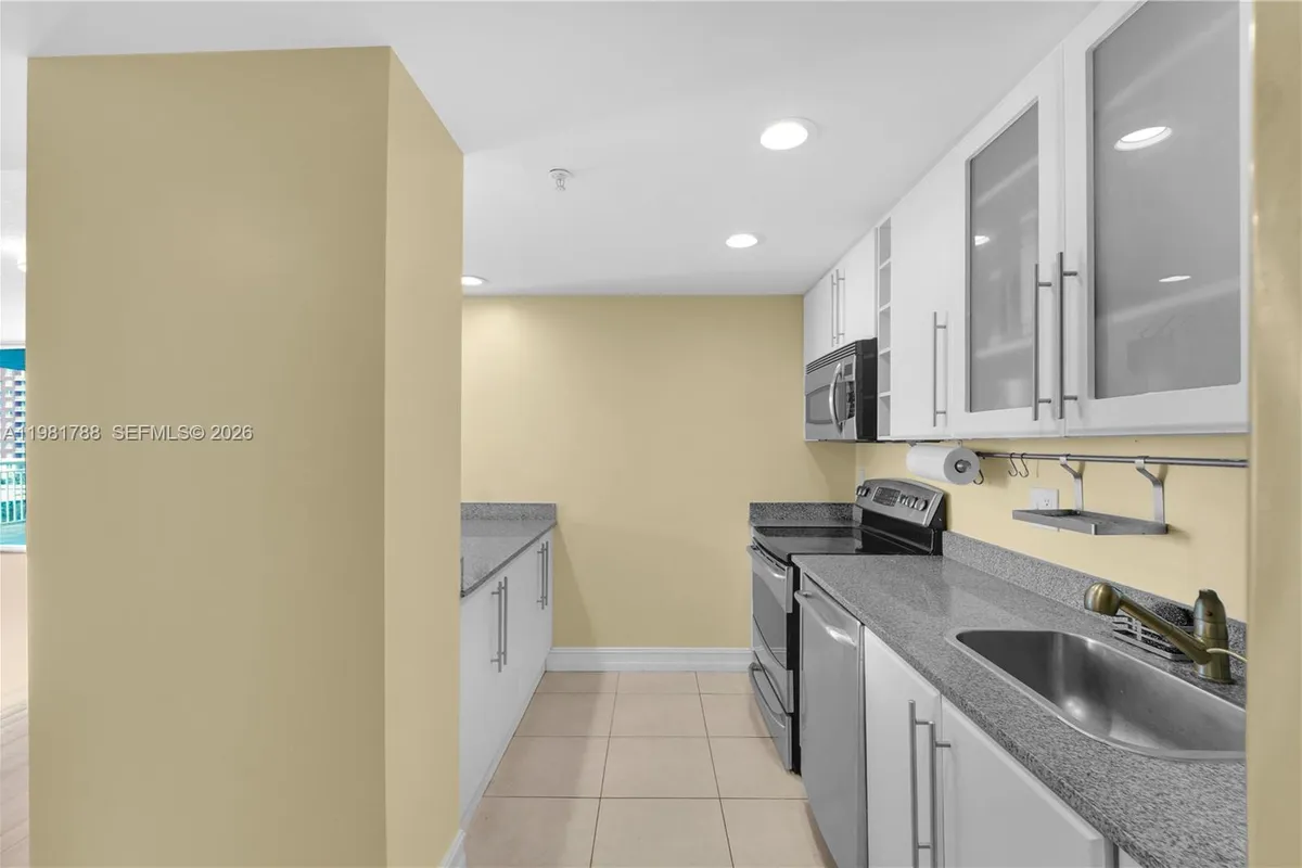 275 NE 18th St # 808, Miami FL 33132