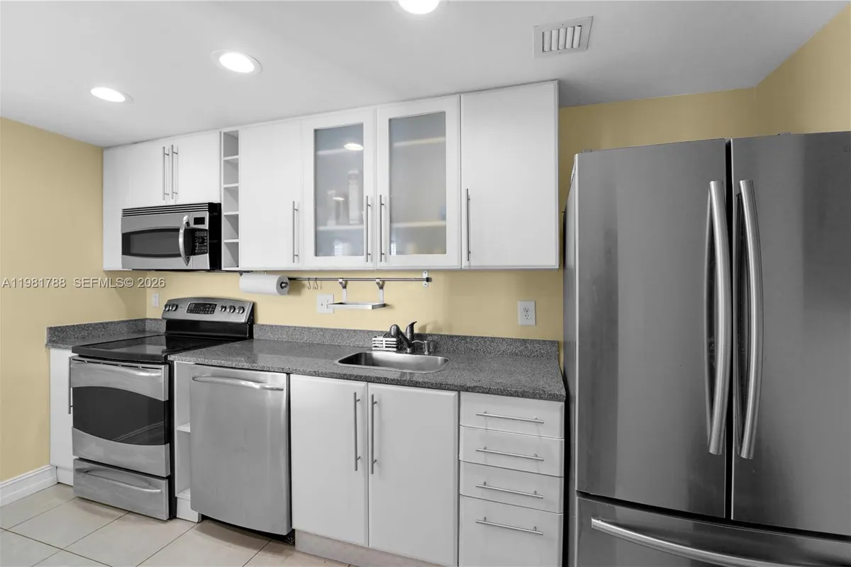 275 NE 18th St # 808, Miami FL 33132