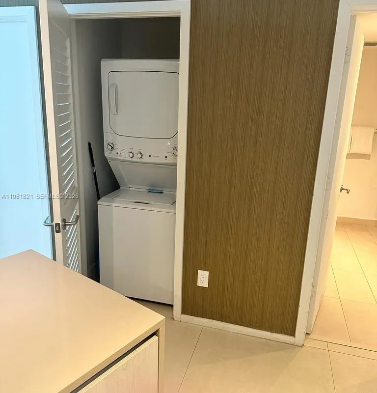 4111 S Ocean Dr, Hollywood FL 33019