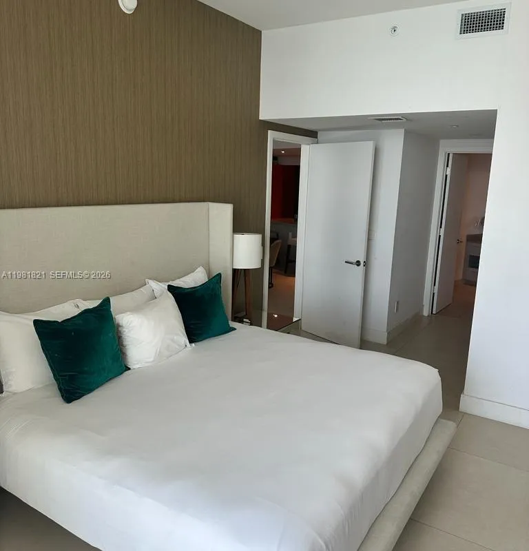 4111 S Ocean Dr, Hollywood FL 33019