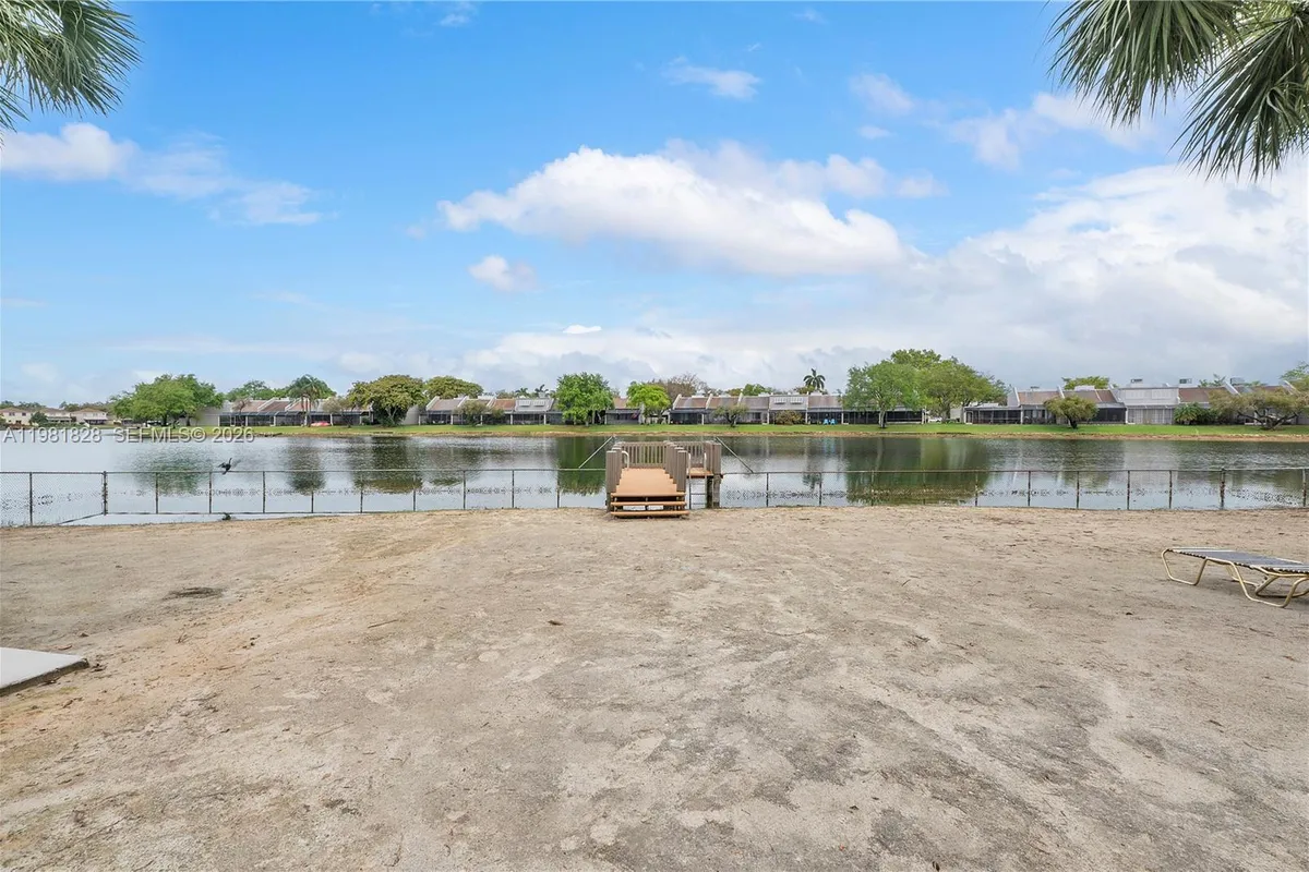 1101 Colony Point Cir # 101, Pembroke Pines FL 33026