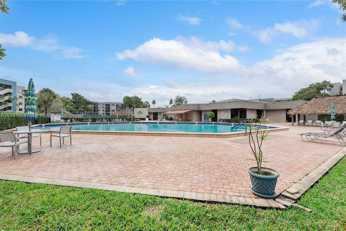 1101 Colony Point Cir # 101, Pembroke Pines FL 33026
