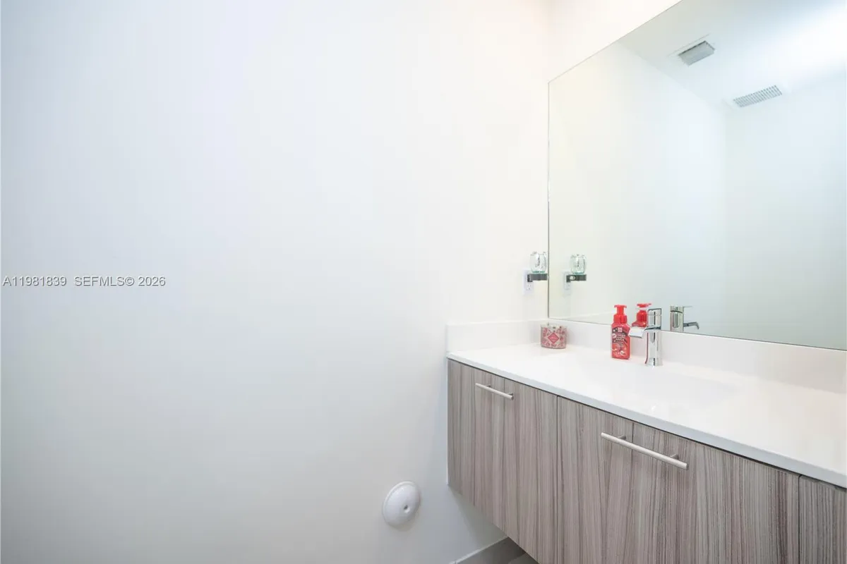 8031 NW 104th Ave # 5, Doral FL 33178