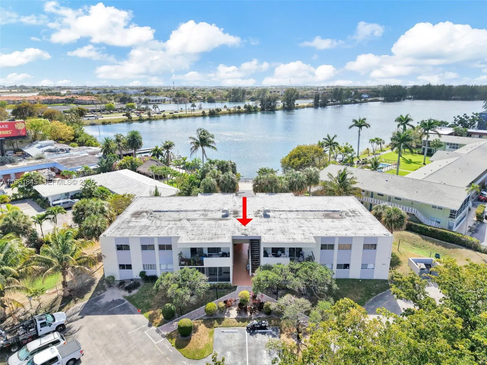 3 bedroom 2 bath for sale at 900 Crystal Lake Dr # 2B, Deerfield Beach FL 33064