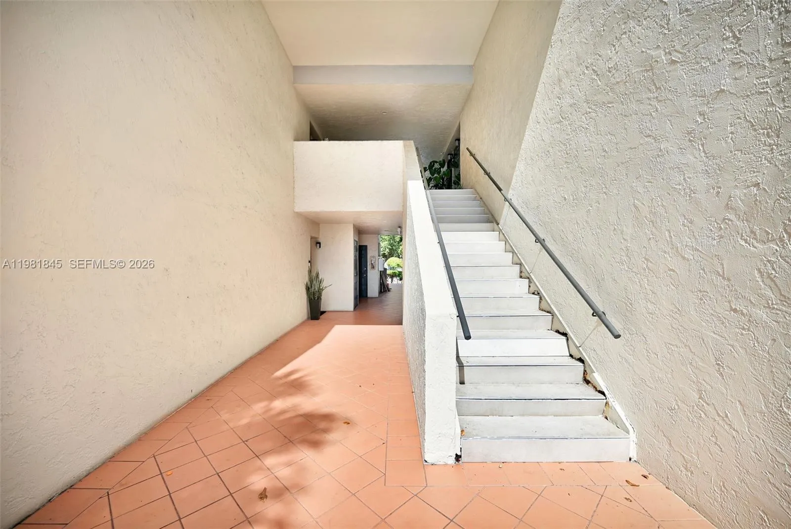 900 Crystal Lake Dr # 2B, Deerfield Beach FL 33064