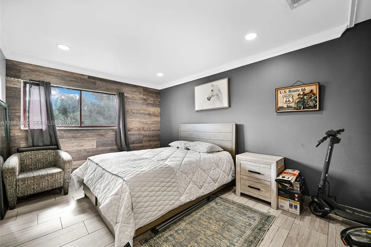 900 Crystal Lake Dr # 2B, Deerfield Beach FL 33064