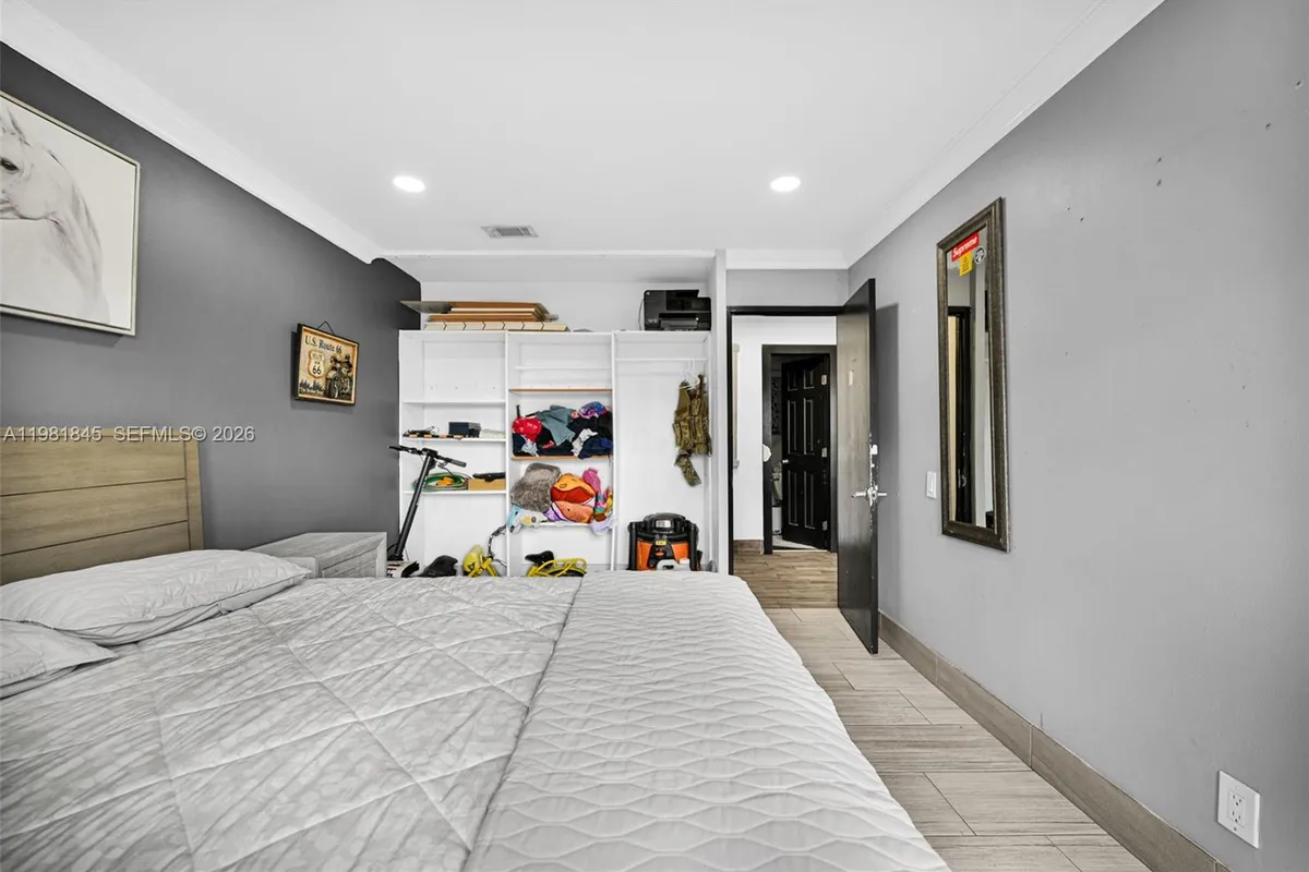 900 Crystal Lake Dr # 2B, Deerfield Beach FL 33064