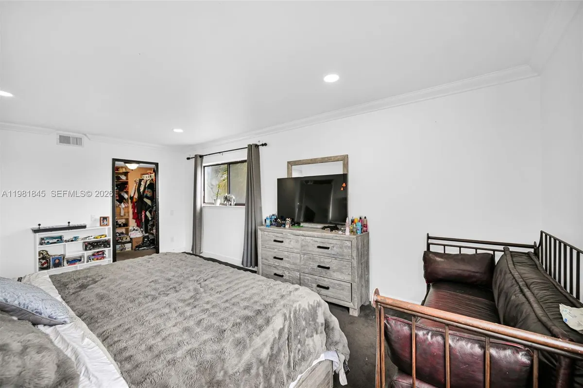 900 Crystal Lake Dr # 2B, Deerfield Beach FL 33064