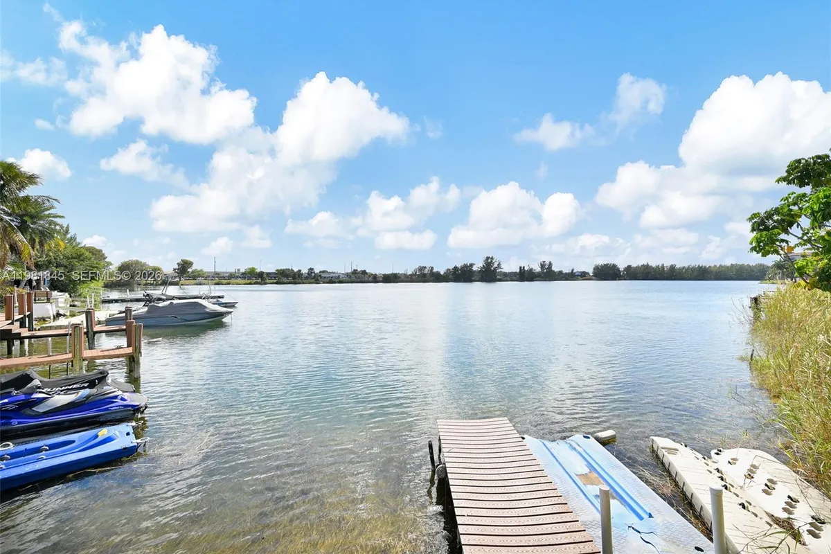 900 Crystal Lake Dr # 2B, Deerfield Beach FL 33064