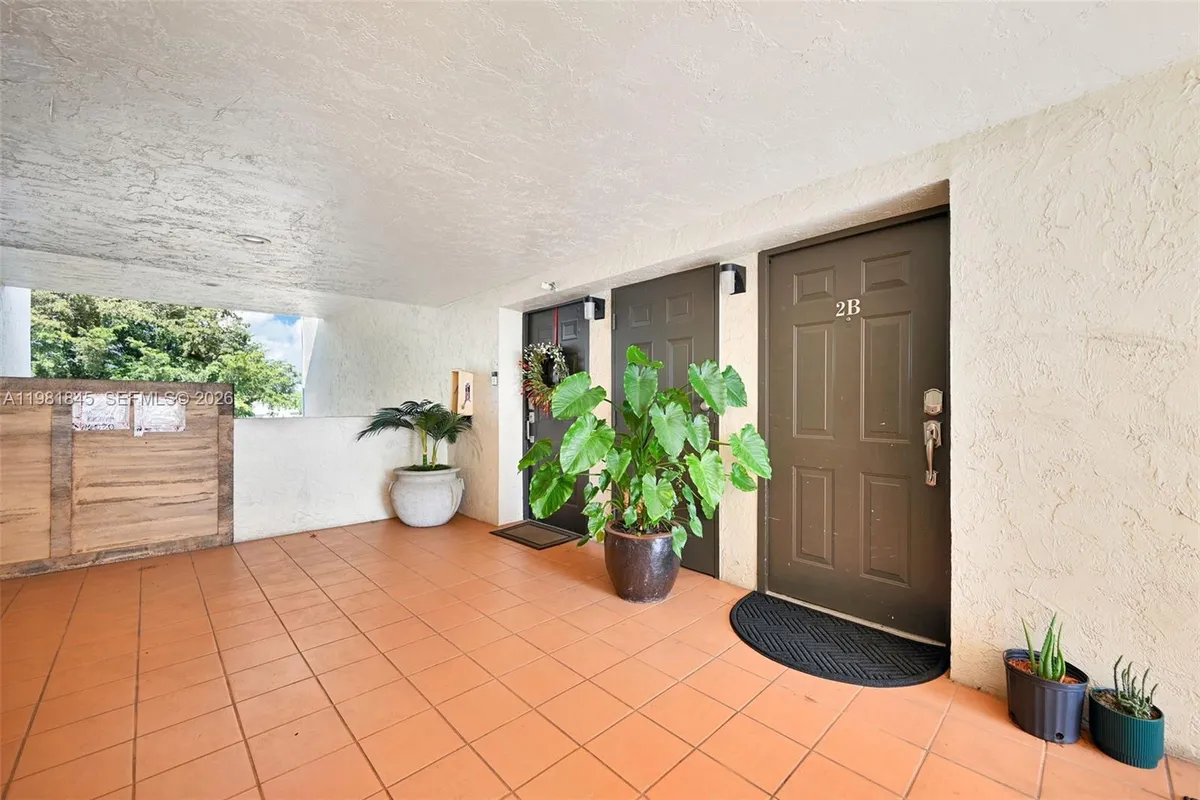 900 Crystal Lake Dr # 2B, Deerfield Beach FL 33064