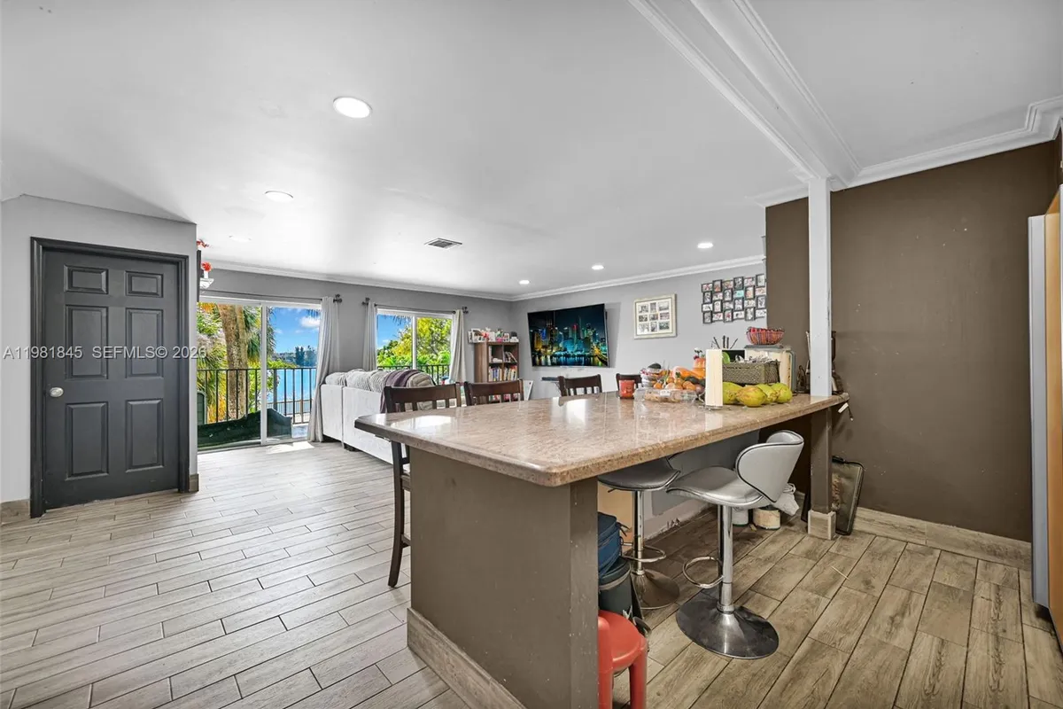 900 Crystal Lake Dr # 2B, Deerfield Beach FL 33064