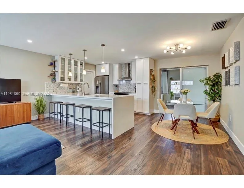 11331 NW 37th St, Sunrise FL 33323