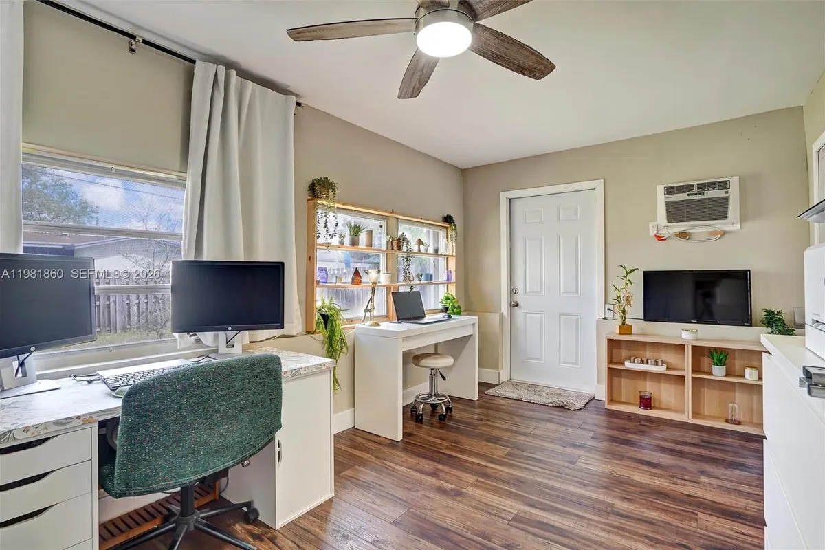 11331 NW 37th St, Sunrise FL 33323