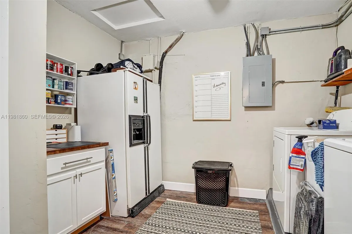 11331 NW 37th St, Sunrise FL 33323