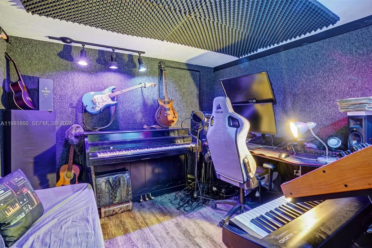 11331 NW 37th St, Sunrise FL 33323