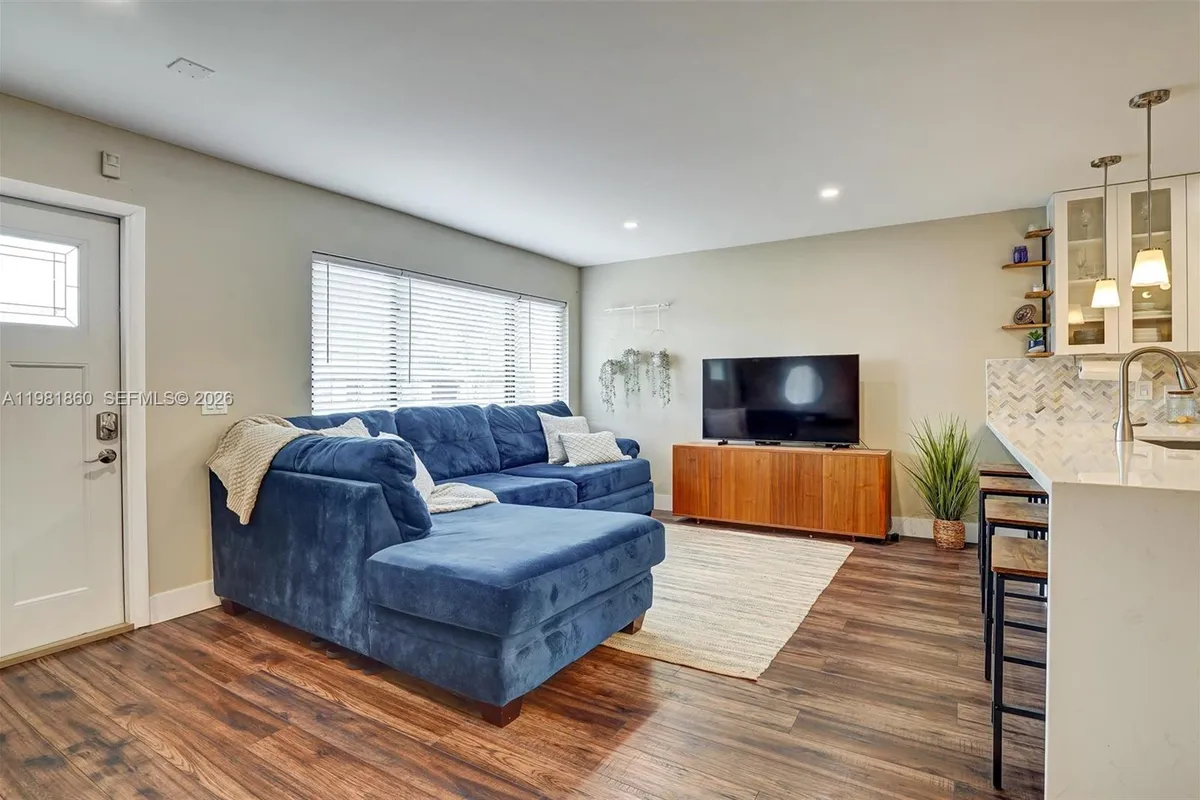 11331 NW 37th St, Sunrise FL 33323