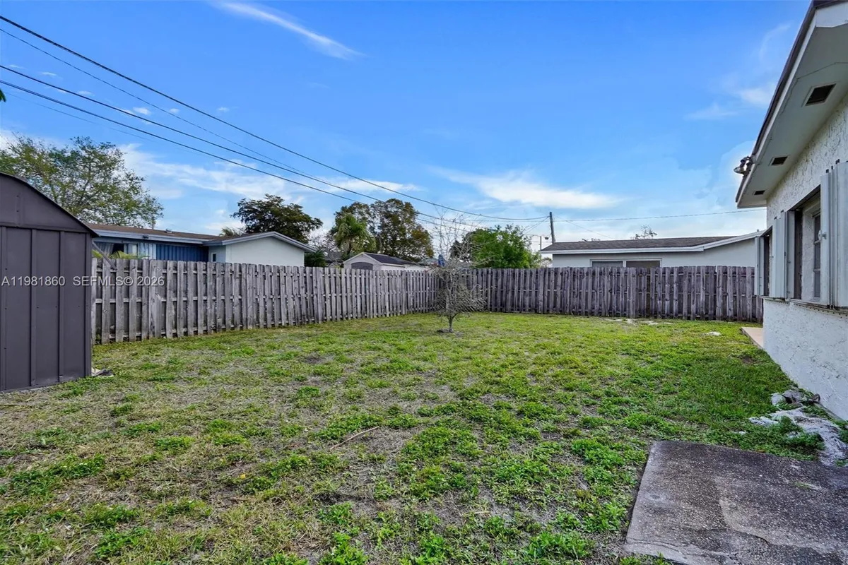 11331 NW 37th St, Sunrise FL 33323