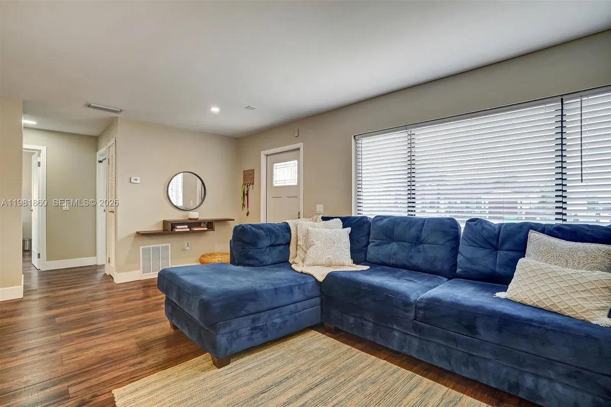 11331 NW 37th St, Sunrise FL 33323