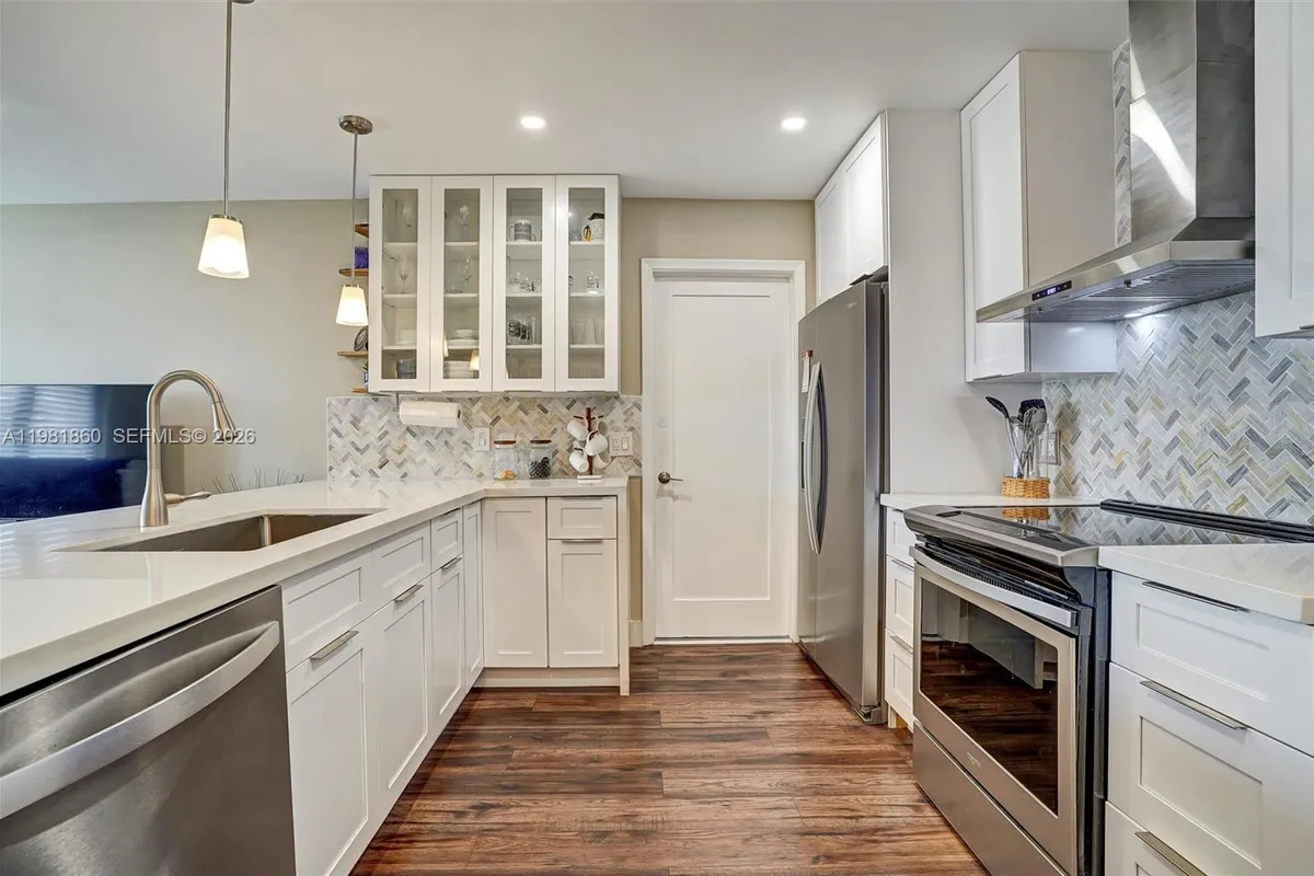 11331 NW 37th St, Sunrise FL 33323