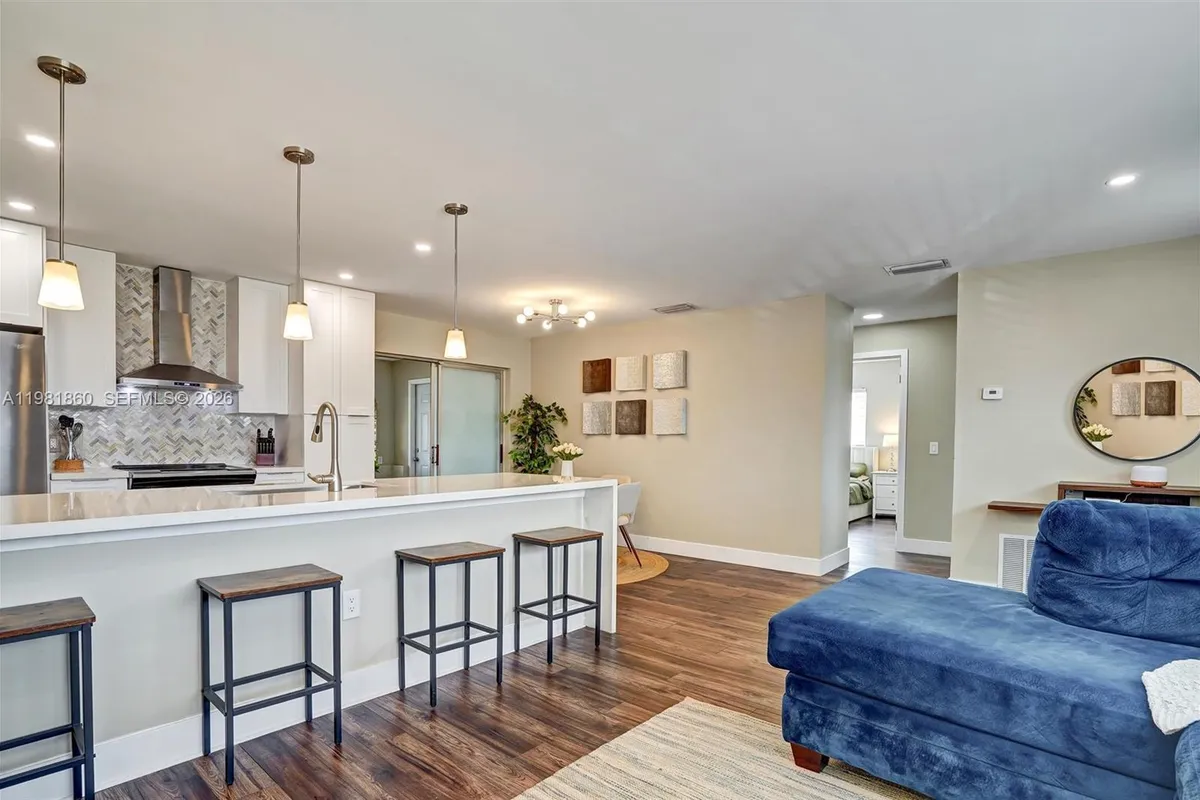 11331 NW 37th St, Sunrise FL 33323