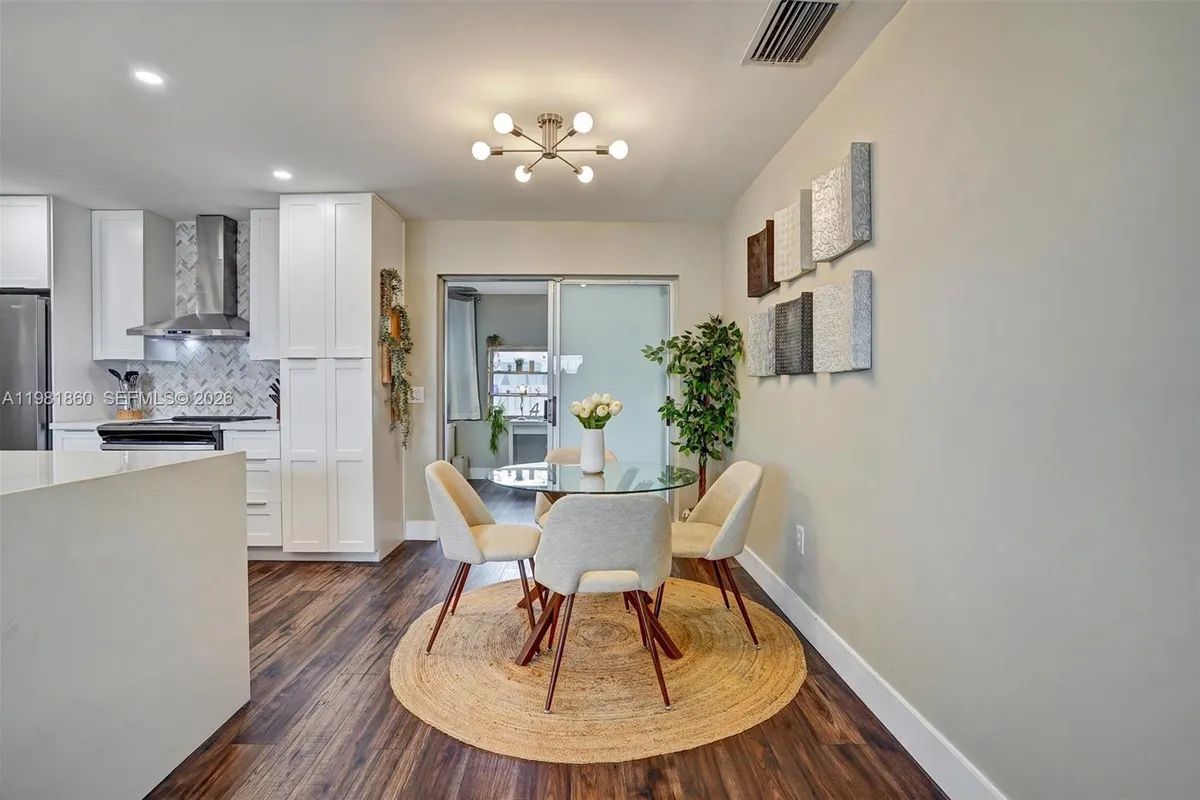 11331 NW 37th St, Sunrise FL 33323