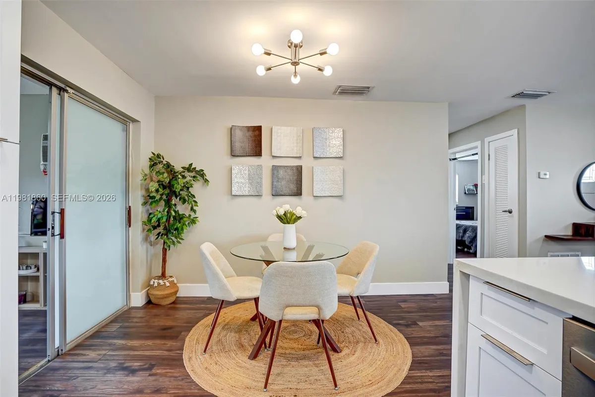 11331 NW 37th St, Sunrise FL 33323