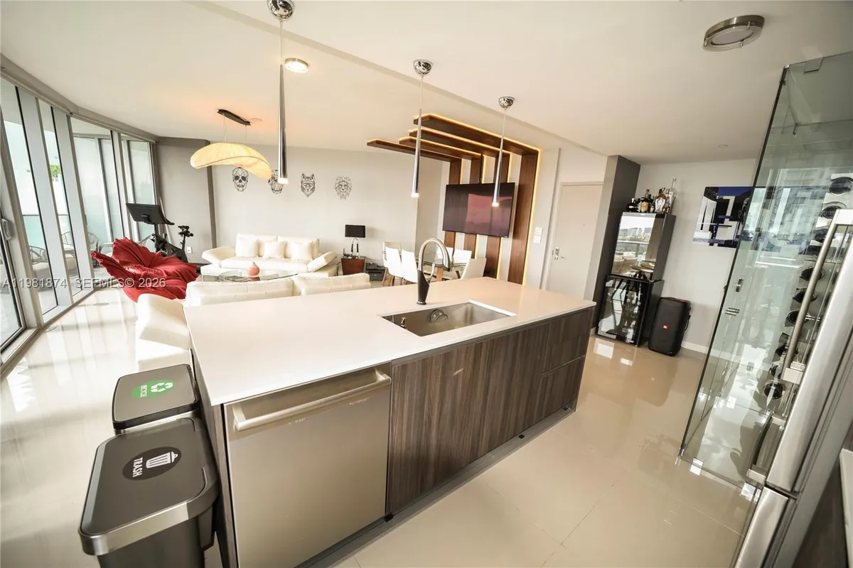 488 NE 18th St # 1000, Miami FL 33132