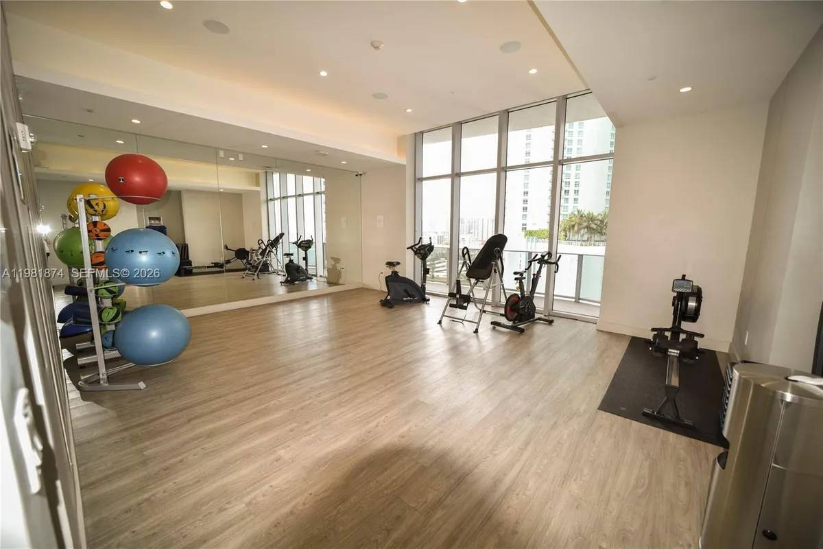 488 NE 18th St # 1000, Miami FL 33132