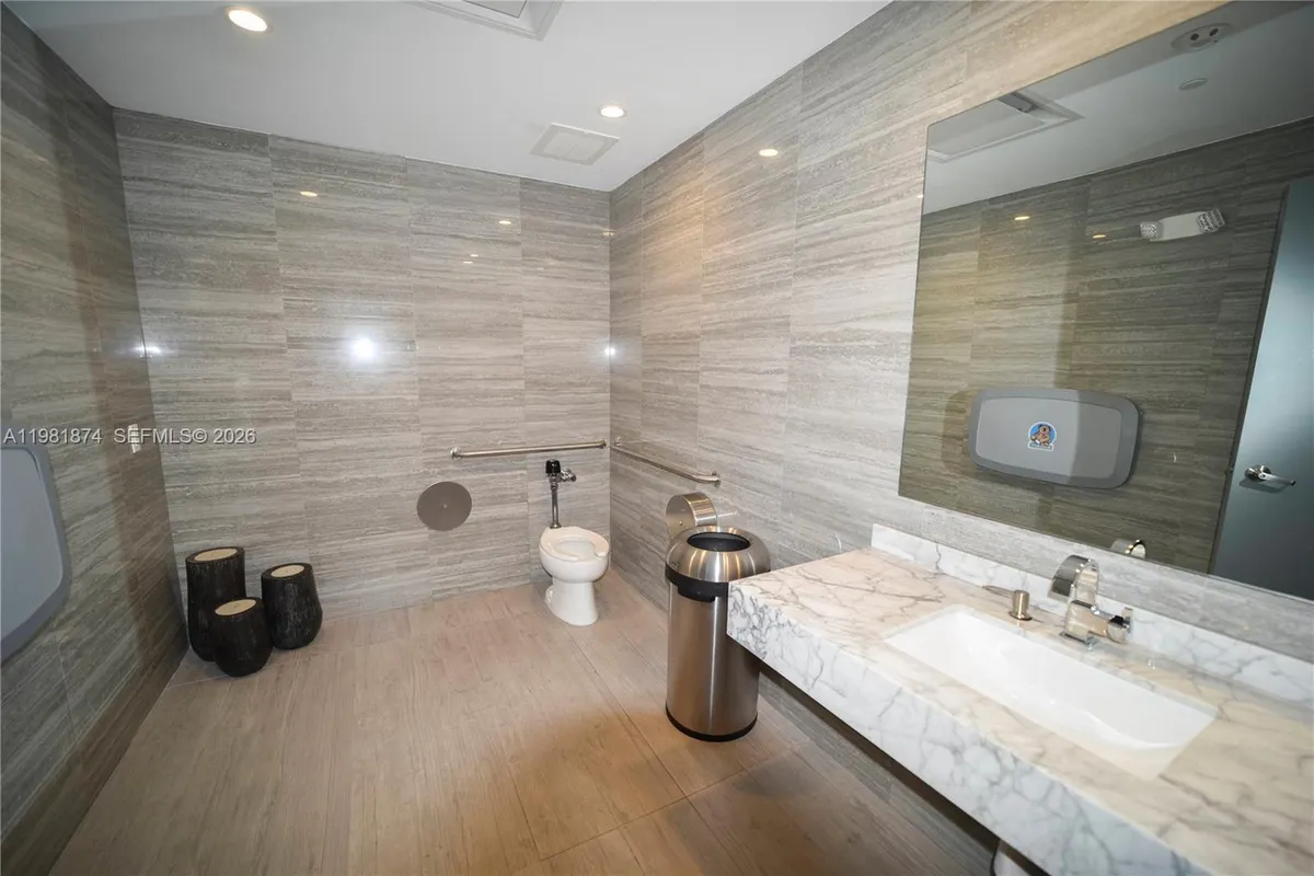 488 NE 18th St # 1000, Miami FL 33132