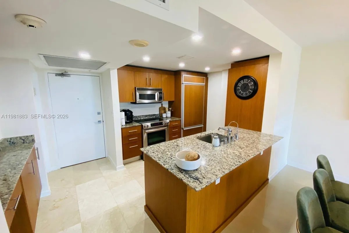 10275 E Collins Ave # 324, Bal Harbour FL 33154