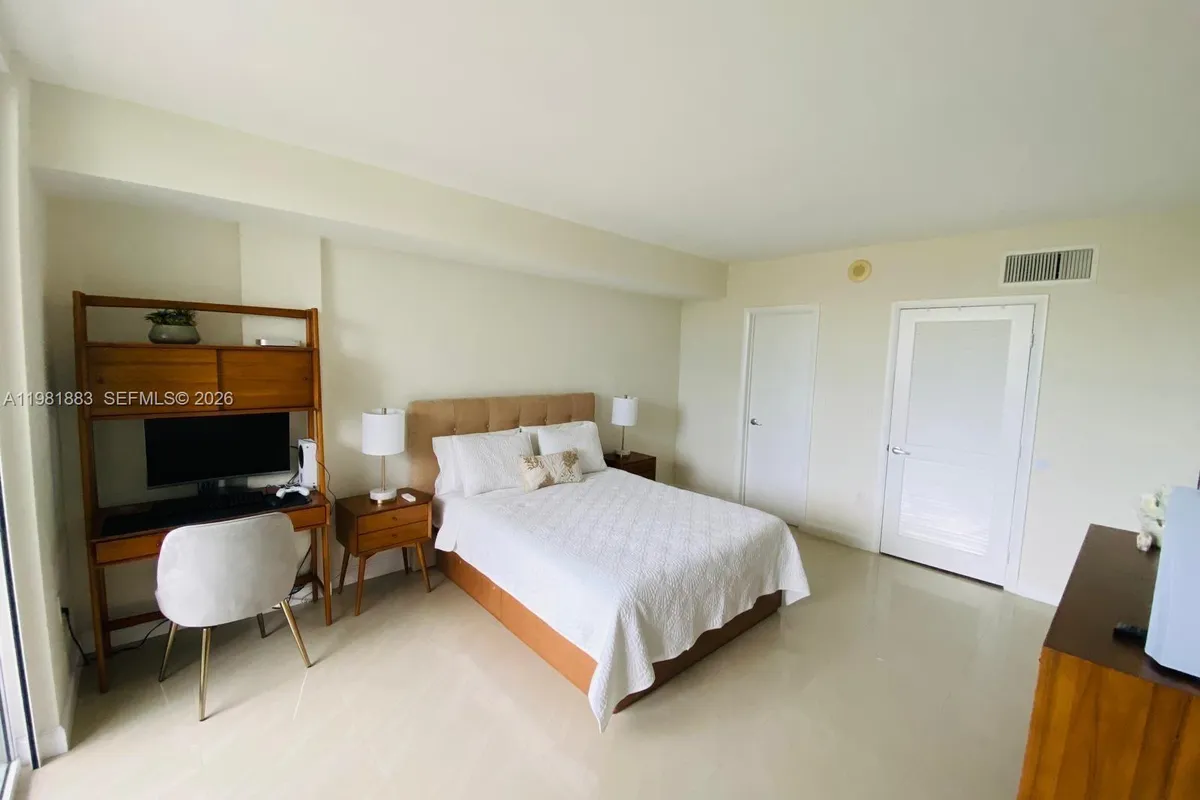 10275 E Collins Ave # 324, Bal Harbour FL 33154